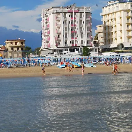 Kent Hotel 3*